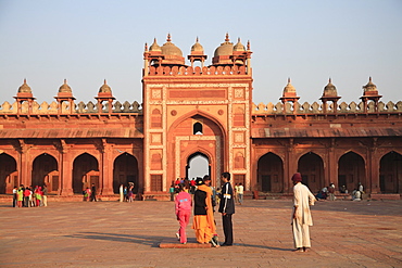 Inner courtyard of Jama Masjid, Fatehpur Sikri, UNESCO World Heritage Site, Uttar Pradesh, India, Asia

