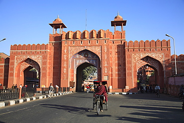 Aimeri gate, main gate to Old city, Pink City, Jaipur, Rajasthan, India, Asia