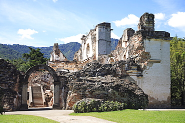 Ruins of the Church of La Recoleccion, destroyed by earthquake in 1700s, Antigua, UNESCO World Heritage Site, Guatemala, Central America