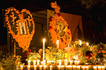 Cemetery Vigils, Day of the Dead, Tzintzuntzan, near Patzcuaro, Michoacan state, Mexico, North America
