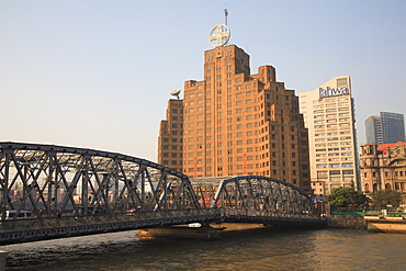 Historic Broadway Mansions Hotel (formerly Shanghai Mansions) built in 1930s, Suzhou Creek, Shanghai, China, Asia