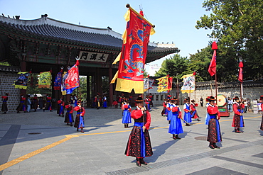 Changing of the Guards, Deoksugung Palace (Palace of Virtuous Longevity), Seoul, South Korea, Asia