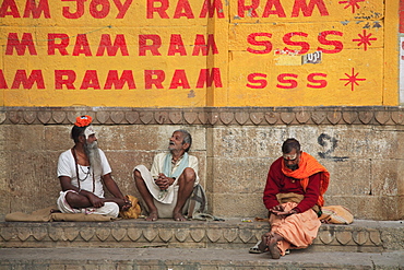 Sadhus (holy men), ghats, Varanasi, Uttar Pradesh, India, Asia