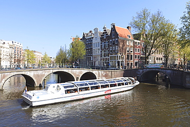 Tourist boat crossing Keizersgracht Canal, Amsterdam, Netherlands, Europe