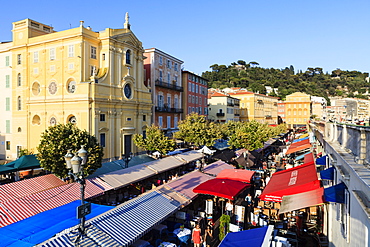 Outdoor restaurants set up in Cours Saleya, Nice, Alpes Maritimes, Provence, Cote d'Azur, French Riviera, France, Europe