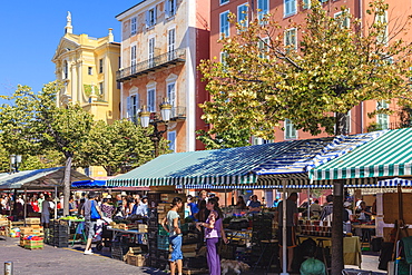 The morning fruit and vegetable market, Cours Saleya, Nice, Alpes Maritimes, Provence, Cote d'Azur, French Riviera, France, Europe