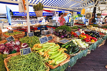 The morning fruit and vegetable market, Cours Saleya, Nice, Alpes Maritimes, Provence, Cote d'Azur, French Riviera, France, Europe