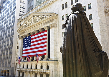 Statue of George Washington in front of the Federal Building and the New York Stock Exchange, Wall Street, Manhattan, New York City, New York, United States of America, North America