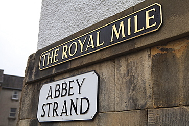 Street signs, Royal Mile, Old Town, Edinburgh, Lothian, Scotland, United Kingdom, Europe