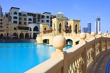 Bridge leading to the Souk Al Bahar, Downtown, United Arab Emirates, Middle East