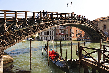 Accademia Bridge, Grand Canal, Venice, UNESCO World Heritage Site, Veneto, Italy, Europe