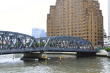 Waibaidu Bridge (Garden Bridge) over Suzhou Creek, the earliest steel bridge in China, built 1908, Shanghai, China, Asia