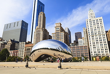 The Cloud Gate steel sculpture by Anish Kapoor, Millennium Park, Chicago, Illinois, United States of America, North America