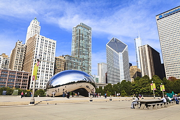 Millennium Park, The Cloud Gate steel sculpture by Anish Kapoor, Chicago, Illinois, United States of America, North America