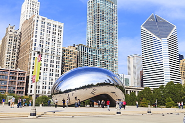 Millennium Park, The Cloud Gate steel sculpture by Anish Kapoor, Chicago, Illinois, United States of America, North America