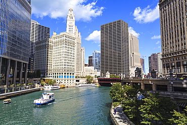 Chicago River Walk follows the riverside along East Wacker Drive, Chicago, Illinois, United States of America, North America