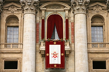 Pope's balcony, St. Peter's Basilica, Vatican, Rome, Lazio, Italy, Europe