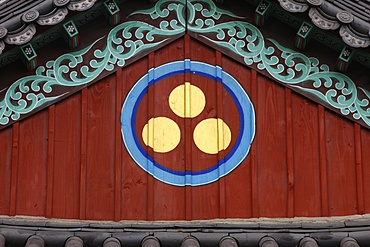 Buddhist symbol of one circle and the three jewels of Buddhism, the Buddha, the Dharma and the Sangha, Seoul, South Korea, Asia