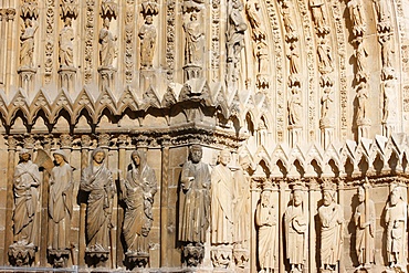 Splay and arches on the west front of Reims cathedral, UNESCO World Heritage Site, Reims, Marne, France, Europe