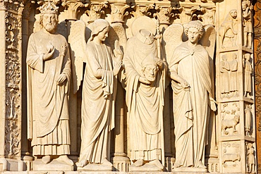 Statues including the Emperor Constantine and St. Denis carrying his head, Virgin's Gate, west front, Notre Dame Cathedral, UNESCO World Heritage Site, Paris, France, Europe