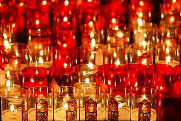 Candles, Notre-Dame de Chartres cathedral, Chartres, Eure-et-Loir, France, Europe