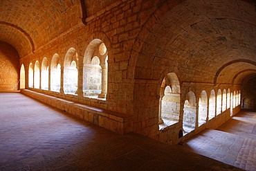 Thoronet Abbey cloister, Thoronet, Var, Provence, France, Europe