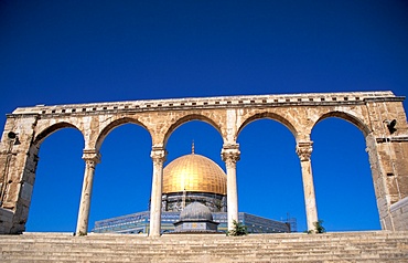 A Qanatir in front of the Dome of the Rock, UNESCO World Heritage Site, Old City, Jerusalem, Israel, Middle East