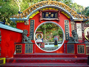 Door protected by lions at the Life Guard Club in Repulse Bay, Hong Kong, China, Asia