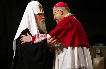 Moscow Orthodox Patriarch Alexis II with Paris Archbishop Andre Vingt-Trois in Notre Dame cathedral, Paris, France, Europe