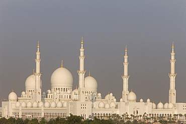 Sheikh Zayed Grand Mosque, the biggest mosque in the U.A.E. and one of the 10 largest mosques in the world, Abu Dhabi, United Arab Emirates, Middle East