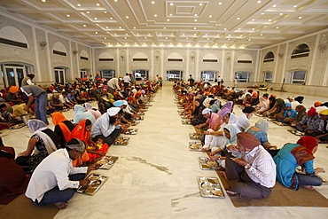 Meal served in Bangla Sahib Gurdwara, New Delhi, India, Asia