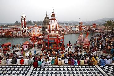 Har-ki-Pauri ghat in the evening during the Kumbh Mela, Haridwar, Uttarakhand, India, Asia