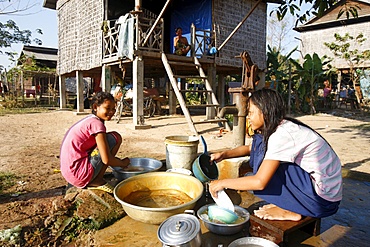 Washing household utensils, part of daily life in a Cambodian village, Siem Reap, Cambodia, Indochina, Southeast Asia, Asia