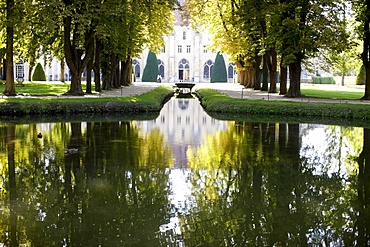 Park and pond, Royaumont Abbey, Asnieres-sur-Oise, Val d'Oise, France, Europe