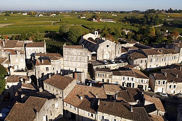 Houses and fields, St. Emilion, the most visited wine-growing region of France, Gironde, France, Europe