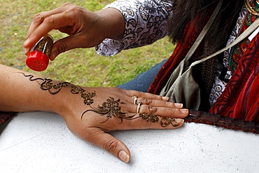 Henna tatooing, Watford, Hertfordshire, England, United Kingdom, Europe