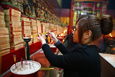 Worshipper, Pau Kong Temple, Macau, China, Asia