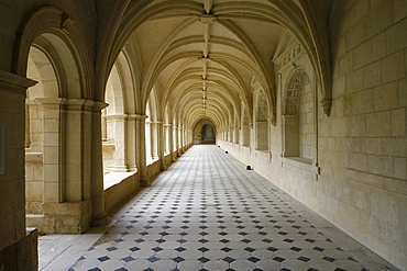 Cloister, Fontevraud Abbey, Fontevraud, Maine-et-Loire, France, Europe