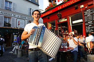 Busker in Montmartre, Paris, France, Europe