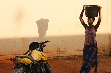 Woman carrying water, Lome, Togo, West Africa, Africa