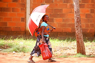 African woman carrying her baby on her back, Lome, Togo, West Africa, Africa