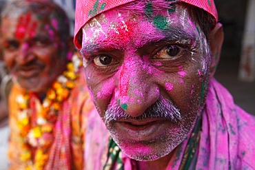 Hindus celebrating Holi festival, Dauji, Uttar Pradesh, India, Asia