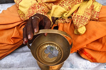 Holy man begging outside a temple, Vrindavan, Uttar Pradesh, India, Asia