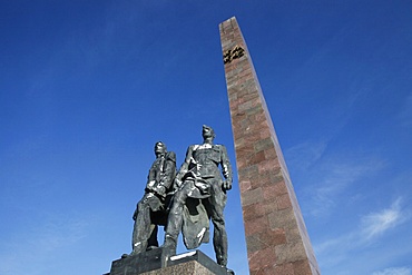 Bronze figures representing the soldiers who defended Leningrad from the Germans during World War II, Victory Square War Memorial, St. Petersburg, Russia, Europe