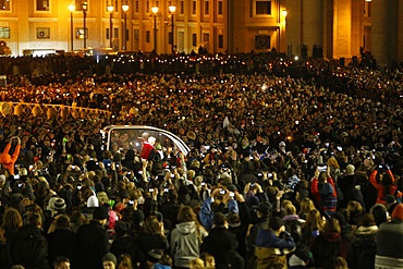 Forty five thousand young people in St. Peter's Square to pray with Pope Benedict XVI, European Meeting in Rome led by the Taize Community, Rome, Lazio, Italy, Europe