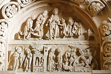 Narthex tympanum, Vezelay Basilica, UNESCO World Heritage Site, Vezelay, Yonne, Burgundy, France, Europe