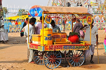 Itinerant drinks seller, Pushkar, Rajasthan, India, Asia