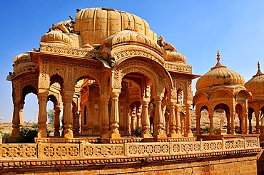 Bada Bagh (Barabagh), royal cenotaphs (chhatris) of Maharajas of Jaisalmer State, Jaisalmer, Rajasthan, India, Asia