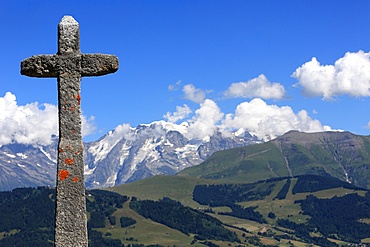 Stone cross on the Jaillet facing Mont Blanc, Megeve, Haute-Savoie, France, Europe