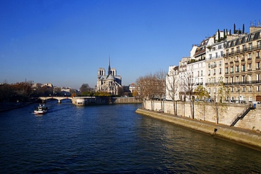 Quai d'Orleans. Ile Saint-Louis, Notre Dame Cathedral, Paris, France, Europe